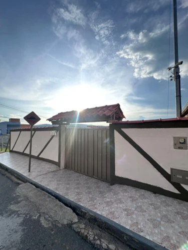 Imagem de EXCELENTE OPORTUNIDADE ! CASA Á VENDA JARDIM DAS OLIVEIRAS.