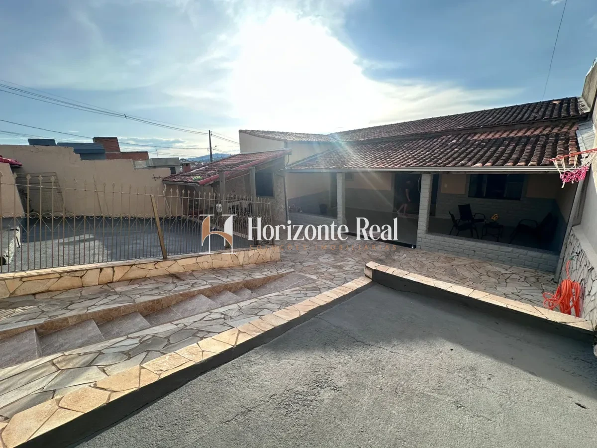 Imagem de EXCELENTE OPORTUNIDADE ! CASA Á VENDA JARDIM DAS OLIVEIRAS.