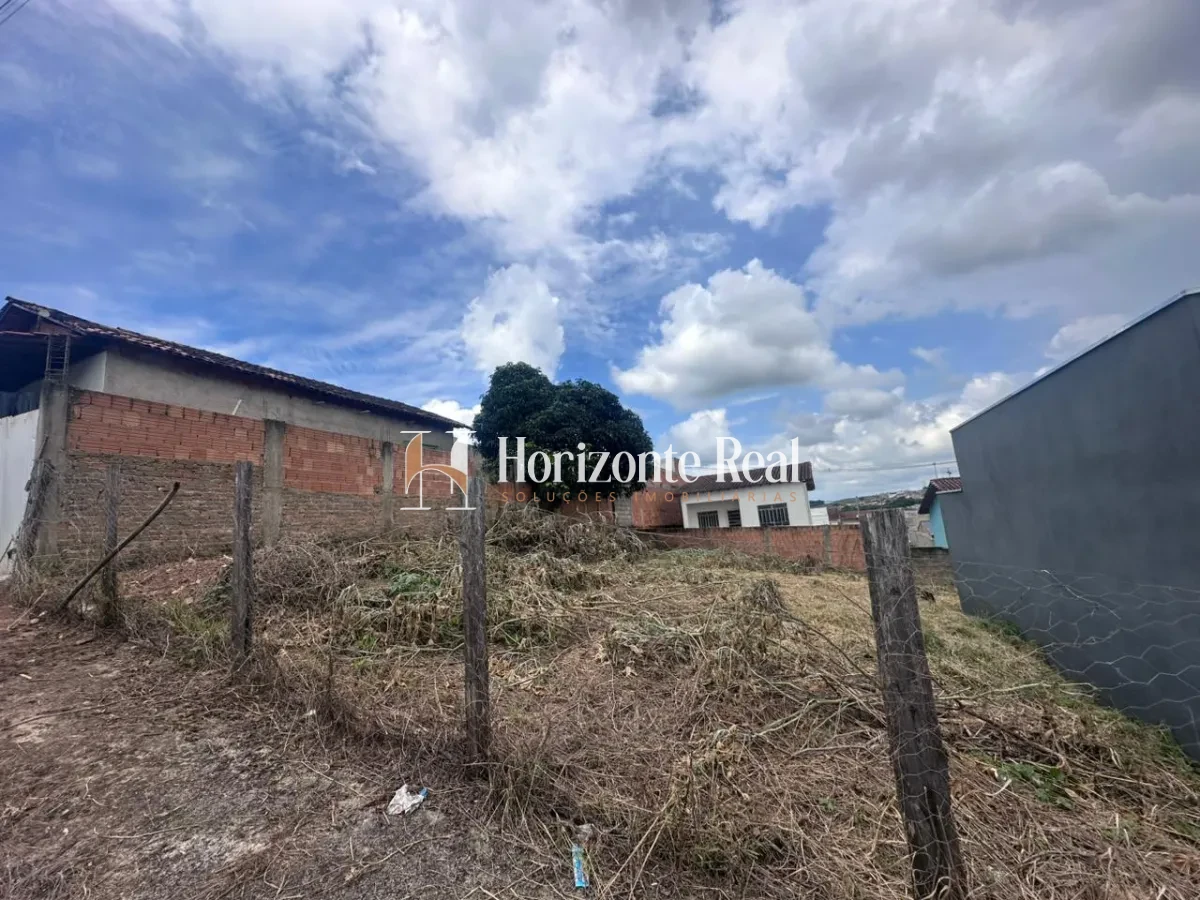 Imagem de VENDE-SE LOTE – ÓTIMA OPORTUNIDADE