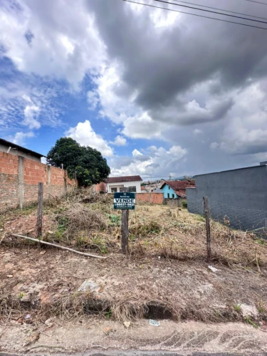 Imagem de VENDE-SE LOTE – ÓTIMA OPORTUNIDADE