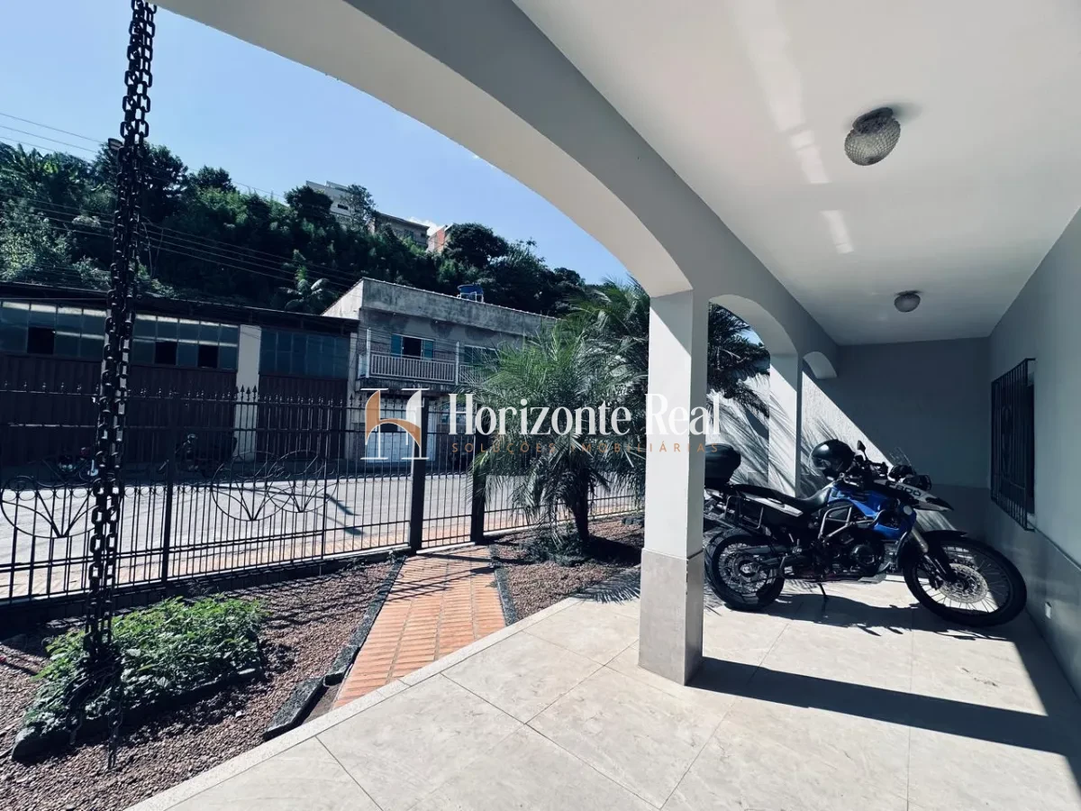Imagem de OPORTUNIDADE IMPERDÍVEL! CASA ESPAÇOSA E COMPLETA À VENDA
