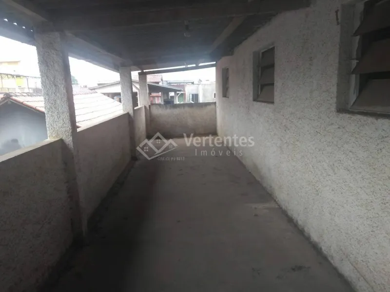 Imagem de Imóvel com Galpão e Garagem a Poucos Metros da Praça do Matosinhos!