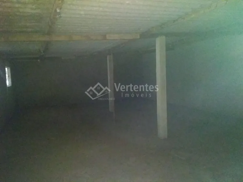 Imagem de Imóvel com Galpão e Garagem a Poucos Metros da Praça do Matosinhos!