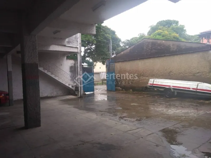 Imagem de Imóvel com Galpão e Garagem a Poucos Metros da Praça do Matosinhos!