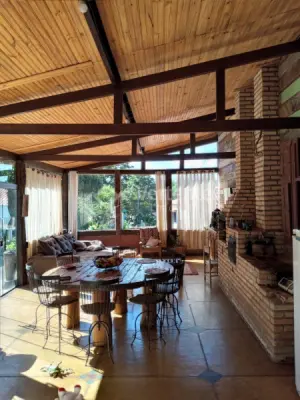 Imagem de Casa Rústica com Suíte em Meio à Natureza – Viva com Tranquilidade!