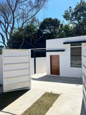 Imagem de Oportunidade Única: Casa com 2 Quartos e 2 Vagas na Cidade Universitária!