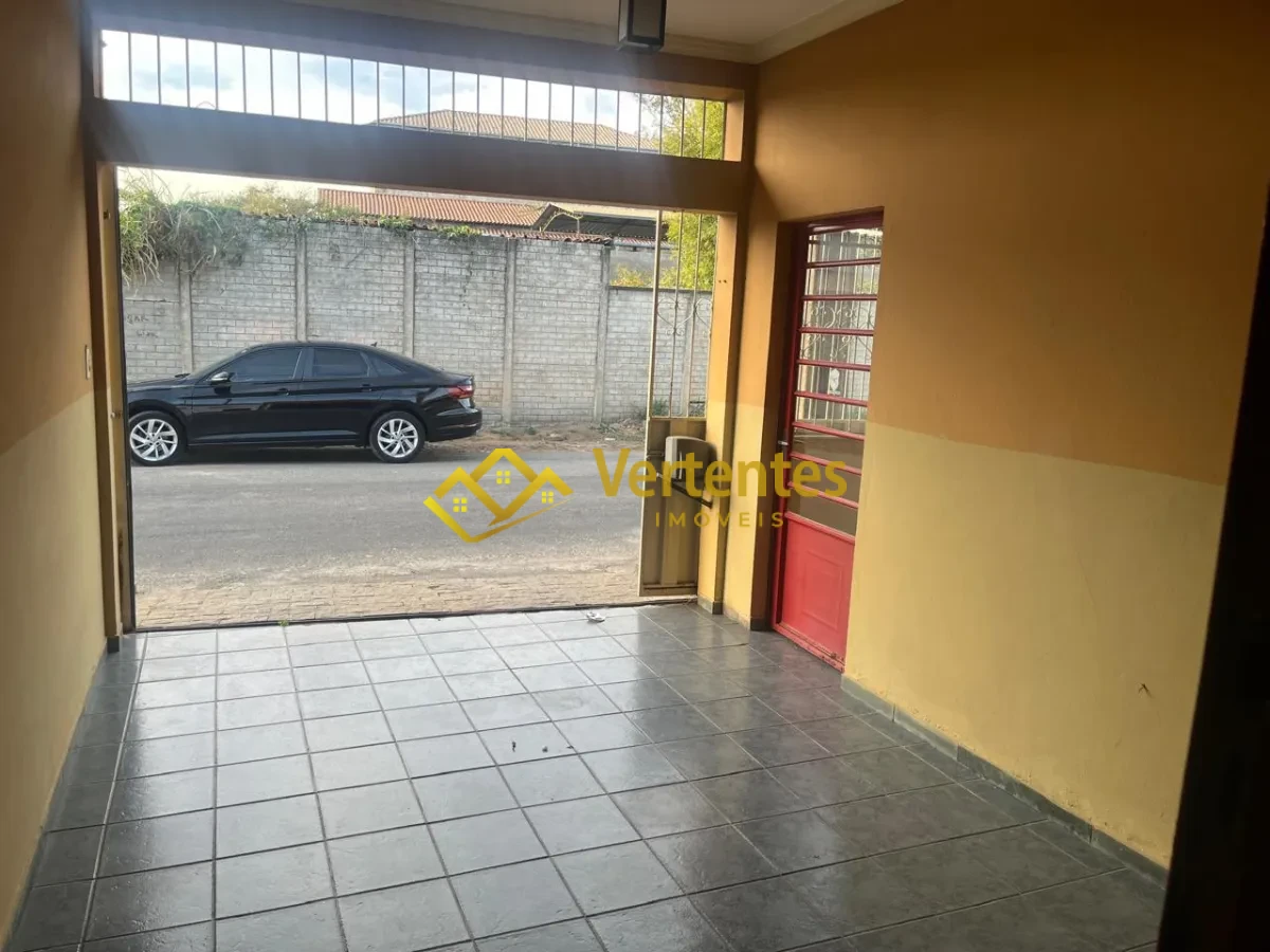 Imagem de Oportunidade! Casa com 3 Quartos para Alugar na Colônia de Marçal!