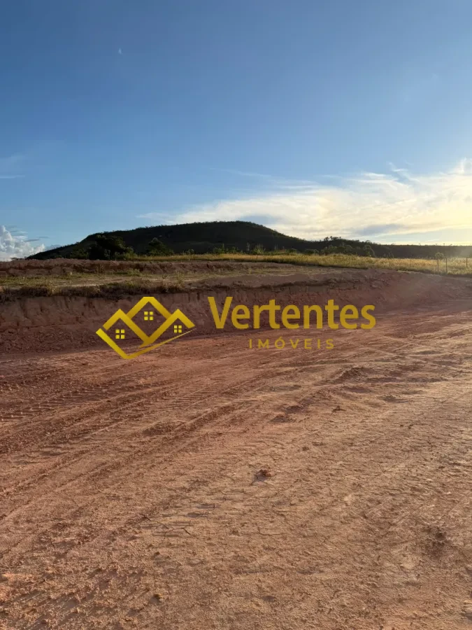 Imagem de 🌿 Excelente Terreno com 1.400 m² e Dois Patamares Prontos para Construção!