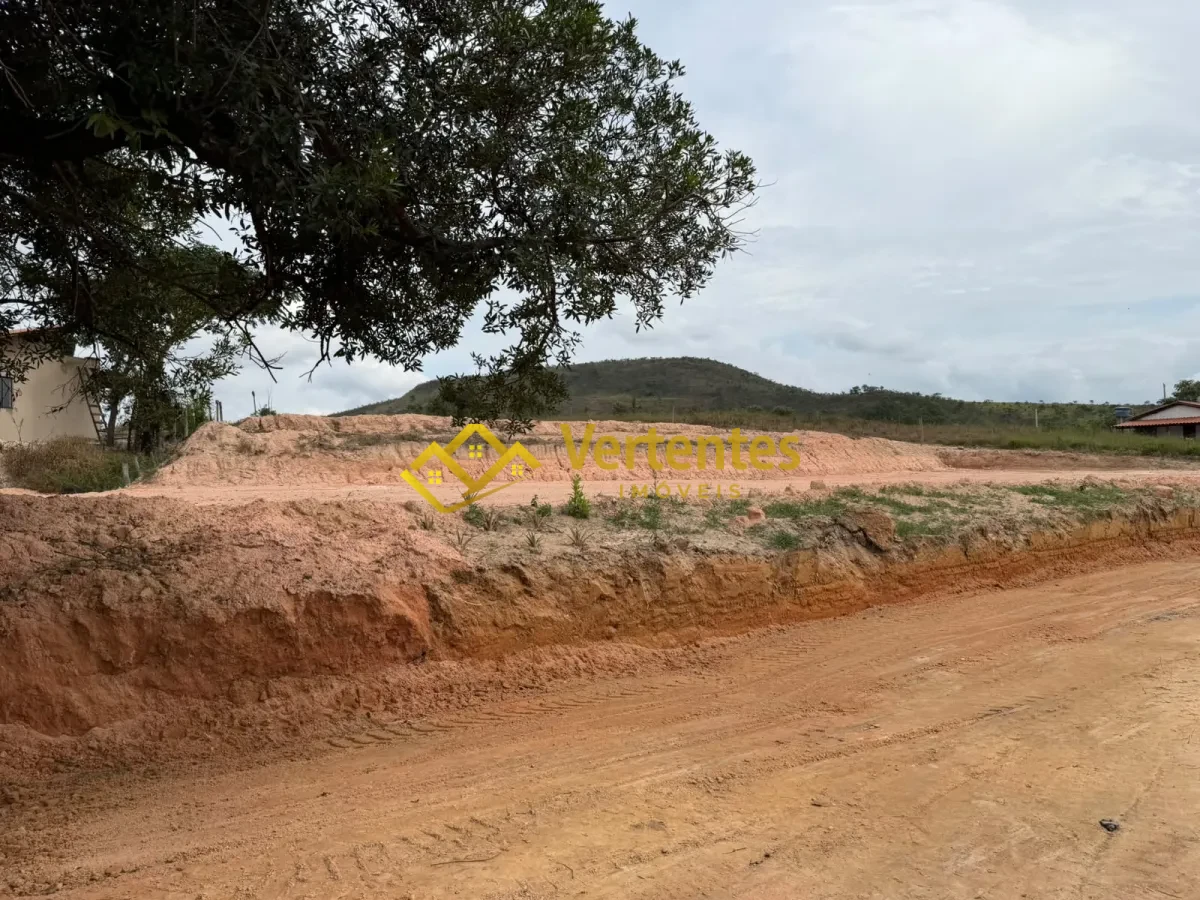 Imagem de 🌿 Excelente Terreno com 1.400 m² e Dois Patamares Prontos para Construção!