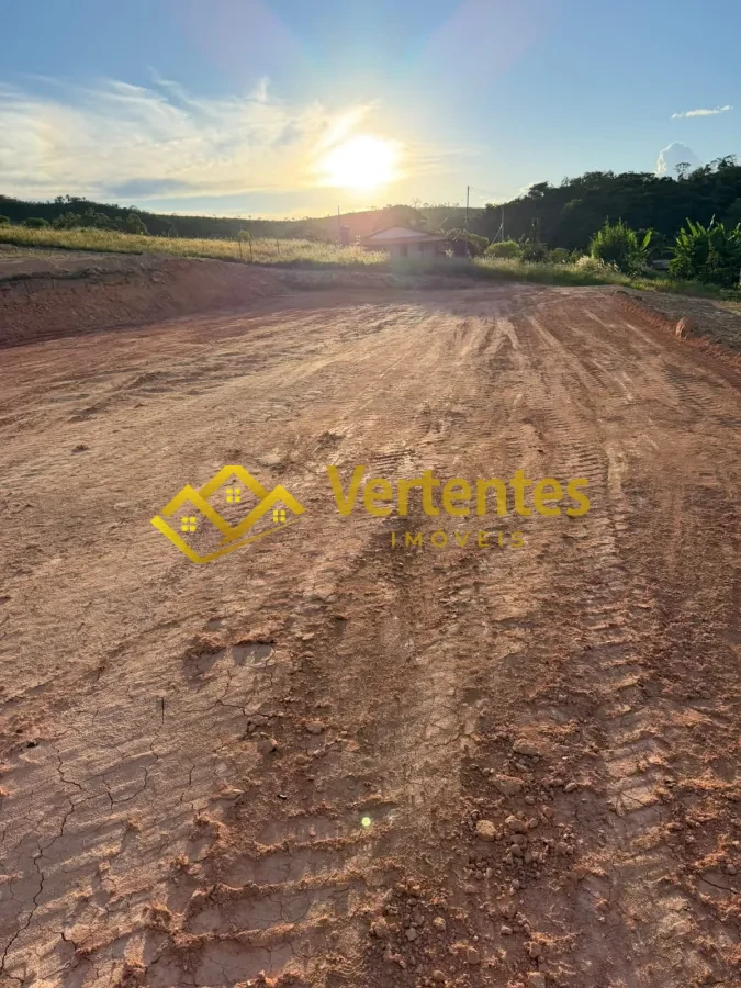 Imagem de 🌿 Excelente Terreno com 1.400 m² e Dois Patamares Prontos para Construção!