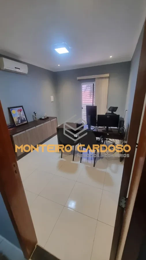 Imagem de Prédio Comercial Com Energia Solar