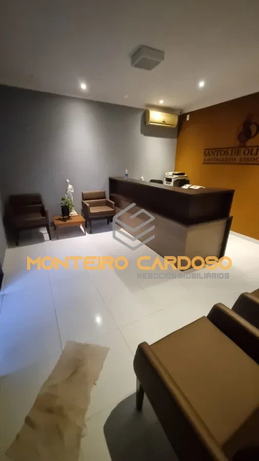 Imagem de Prédio Comercial Com Energia Solar