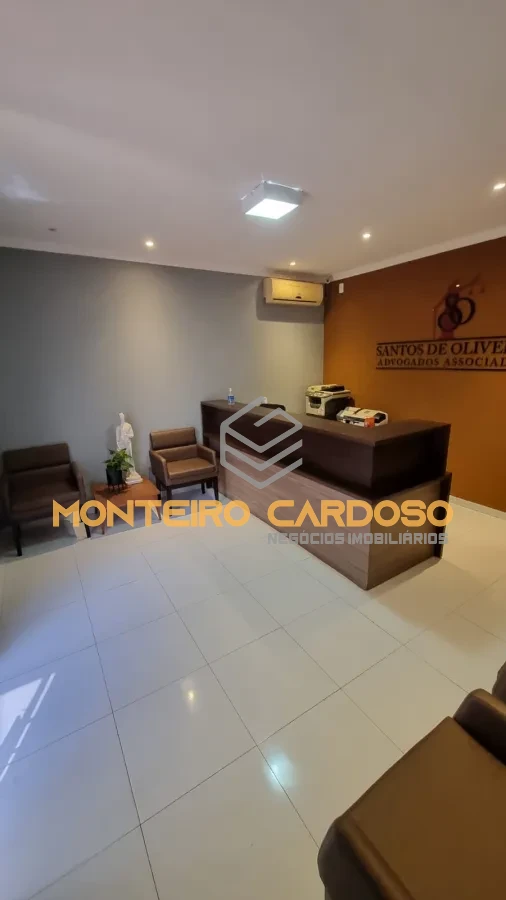 Imagem de Prédio Comercial Com Energia Solar