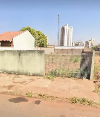 Imagem de Terreno a Venda 10x30 - Bairro Cidade Alta Próximo ao Shopping.