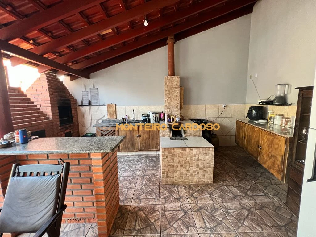 Imagem de CASA À VENDA COM CONVENIÊNCIA – JARDIM PLANALTO