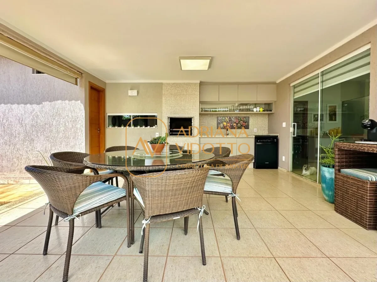 Imagem de Excelente casa em condomínio com 3 quartos, sendo 1 suíte,  piscina, quintal, area gourmet, jardim