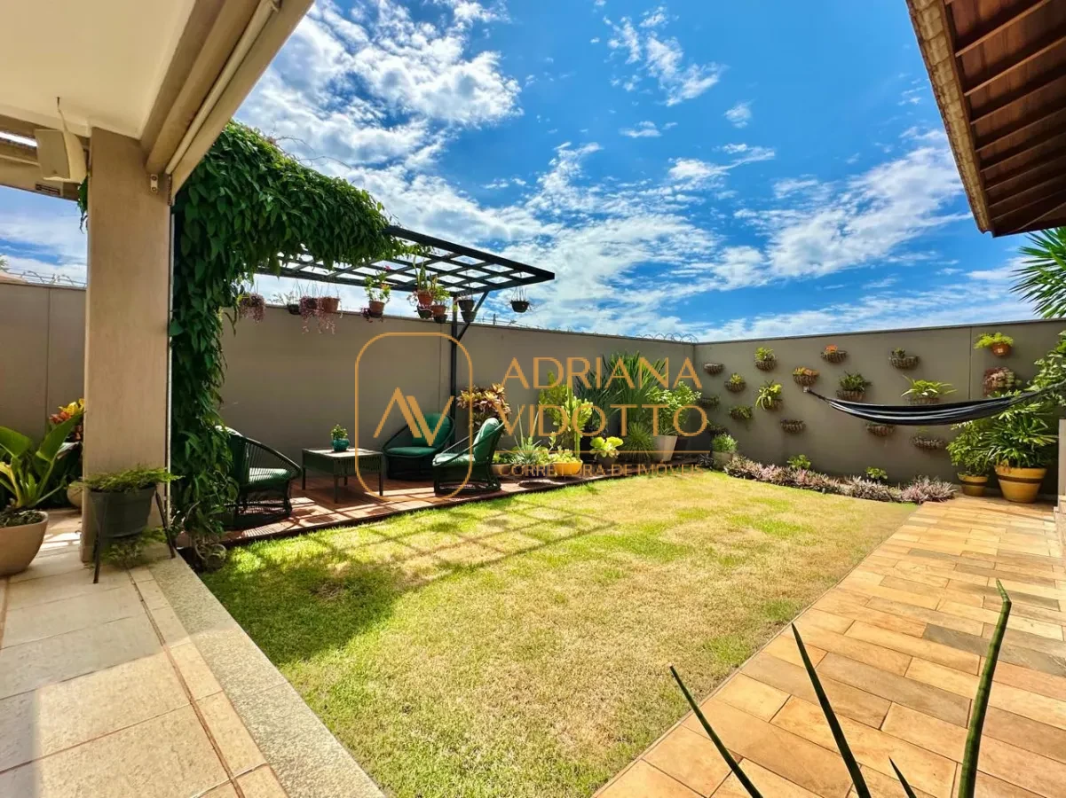 Imagem de Excelente casa em condomínio com 3 quartos, sendo 1 suíte,  piscina, quintal, area gourmet, jardim