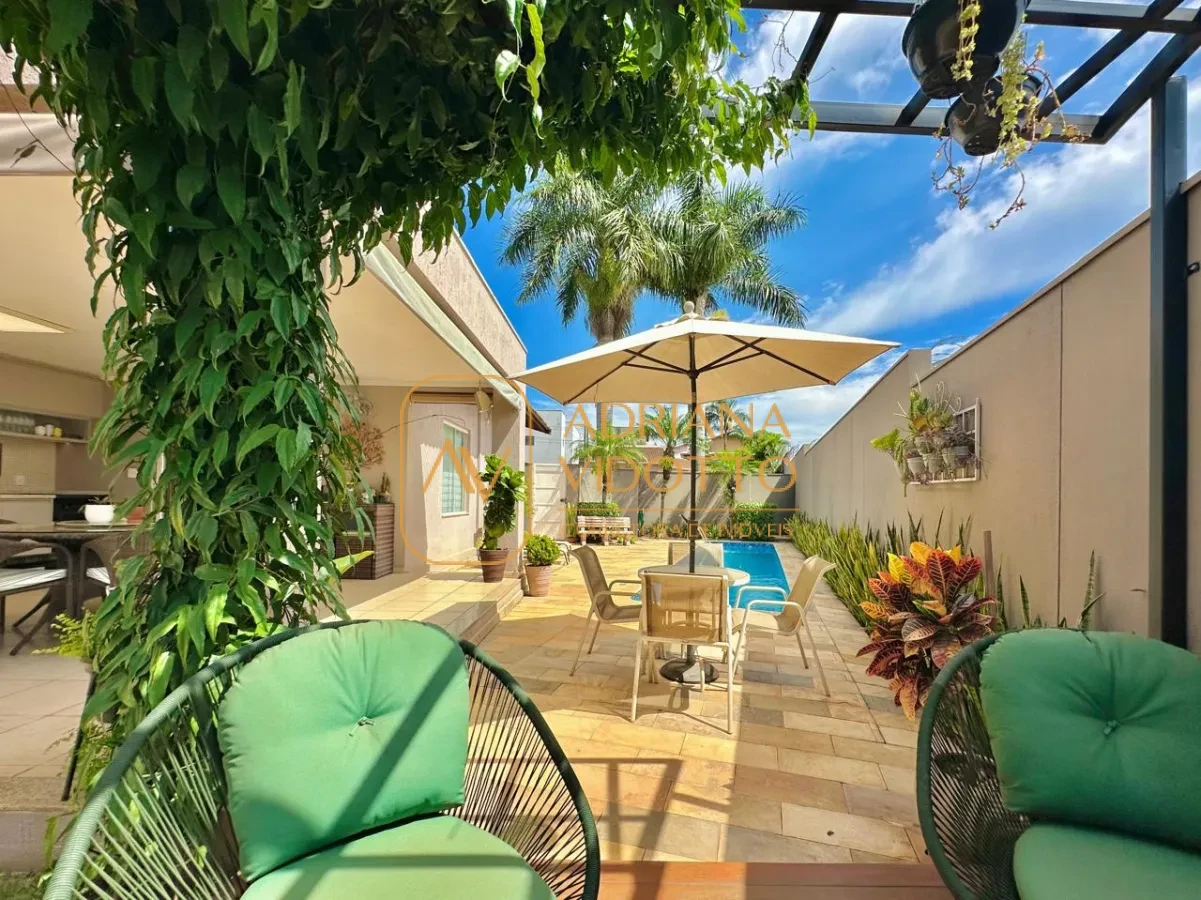 Imagem de Excelente casa em condomínio com 3 quartos, sendo 1 suíte,  piscina, quintal, area gourmet, jardim