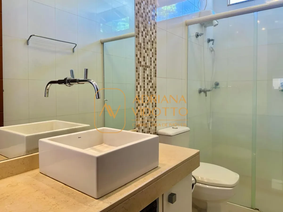 Imagem de Excelente casa em condomínio com 3 quartos, sendo 1 suíte,  piscina, quintal, area gourmet, jardim