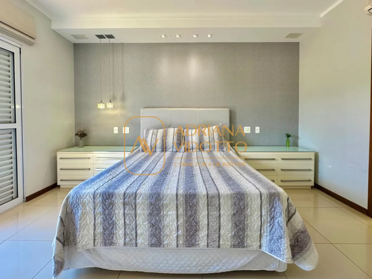 Imagem de Excelente casa em condomínio com 3 quartos, sendo 1 suíte,  piscina, quintal, area gourmet, jardim