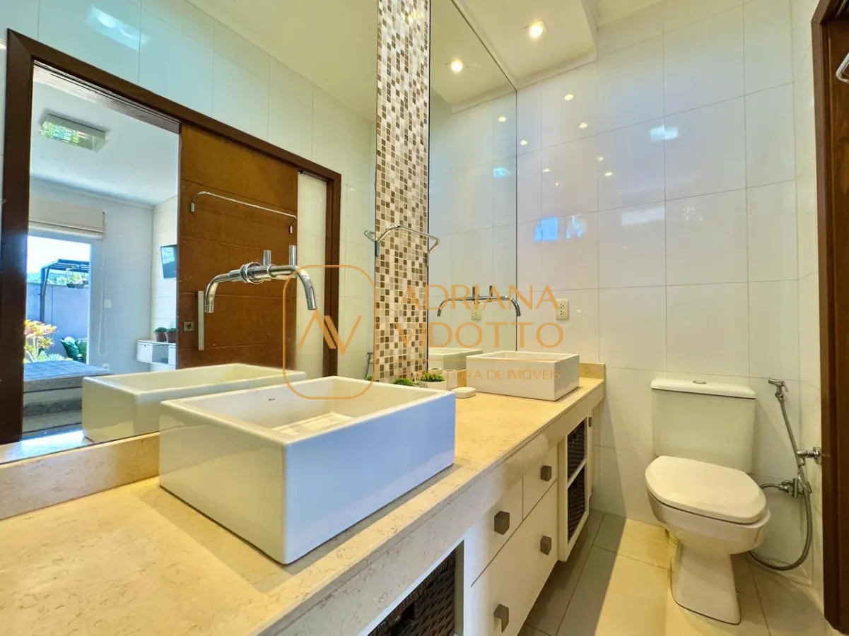 Imagem de Excelente casa em condomínio com 3 quartos, sendo 1 suíte,  piscina, quintal, area gourmet, jardim