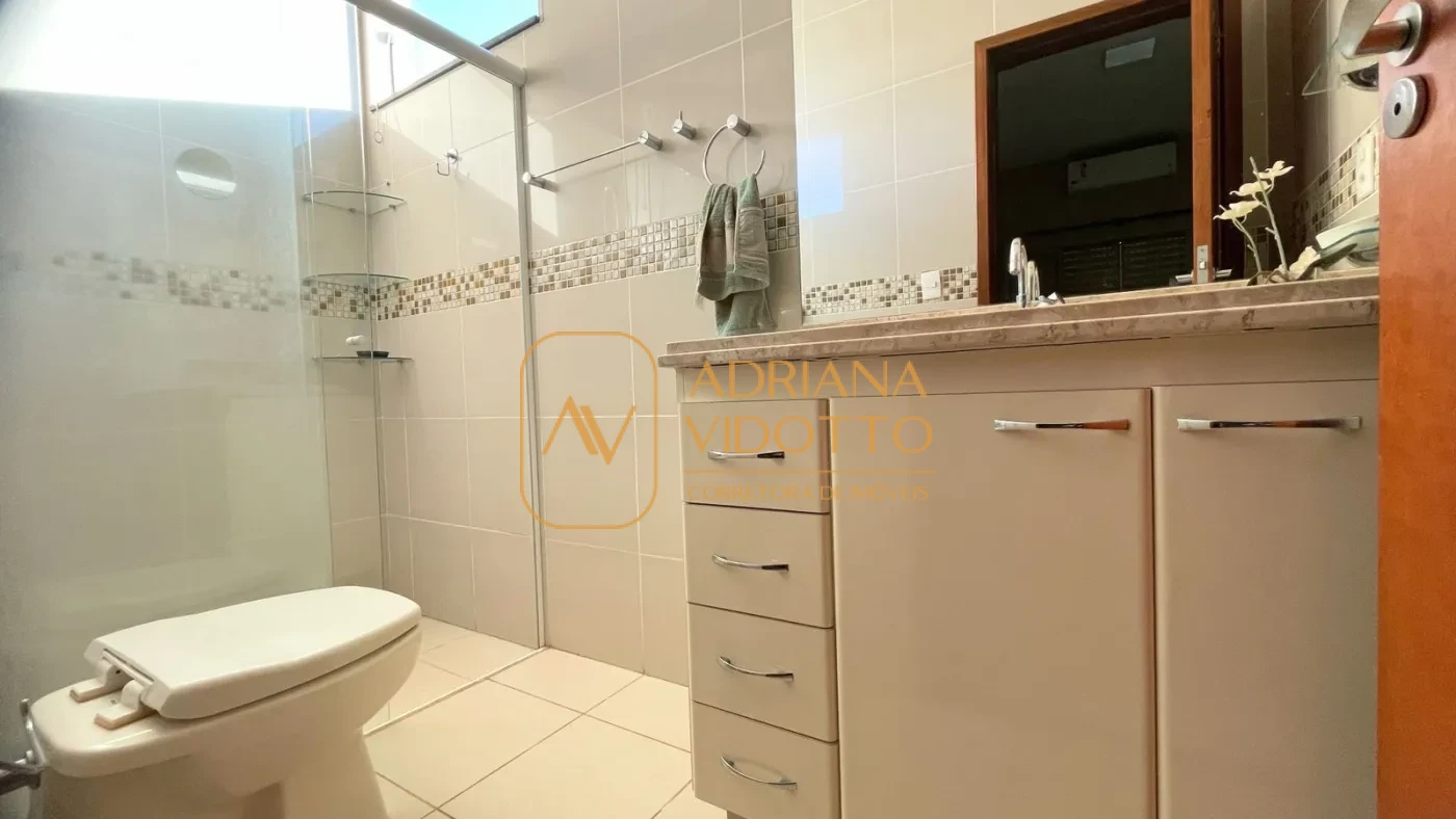 Imagem de Casa à venda no Condomínio Flamboyants com 3 quartos, sendo 1 suíte, área gourmet e piscina