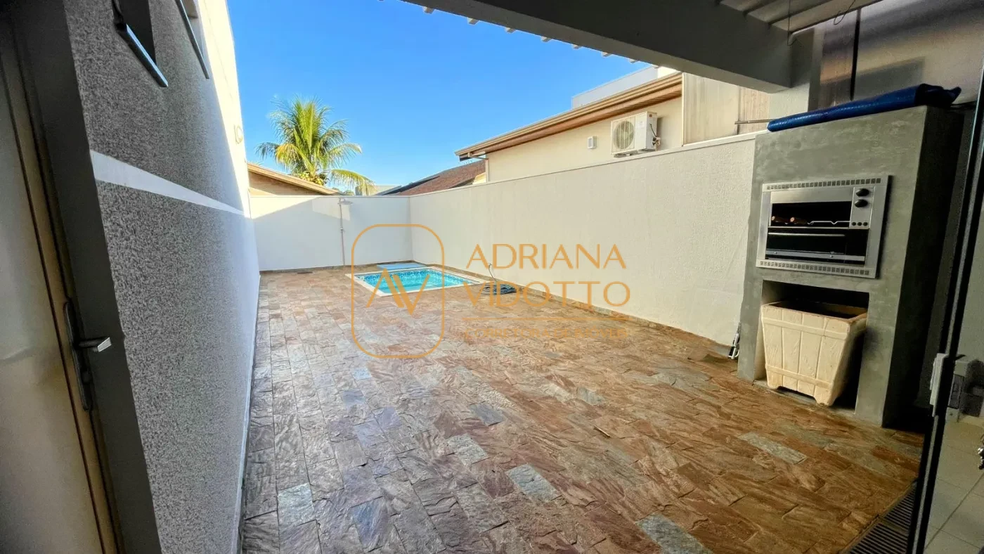 Imagem de Casa à venda no Condomínio Flamboyants com 3 quartos, sendo 1 suíte, área gourmet e piscina