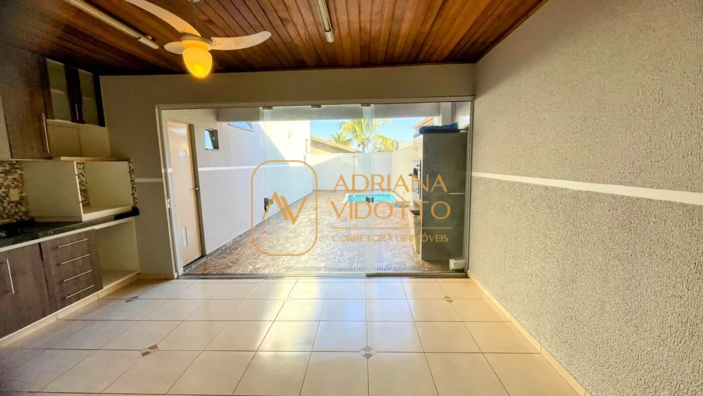 Imagem de Casa à venda no Condomínio Flamboyants com 3 quartos, sendo 1 suíte, área gourmet e piscina