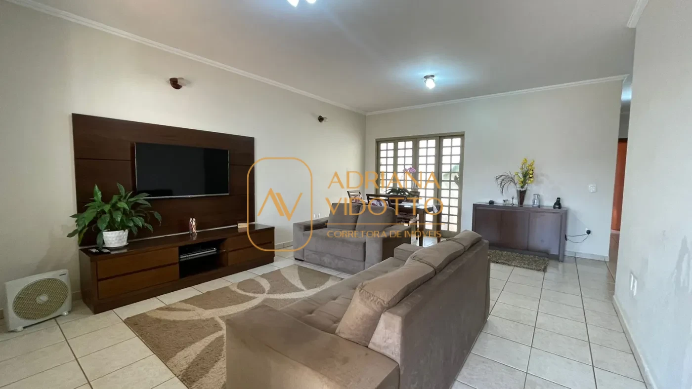 Imagem de Casa à Venda no Condomínio Flamboyants com 3 quartos, sendo 1 suíte e churrasqueira