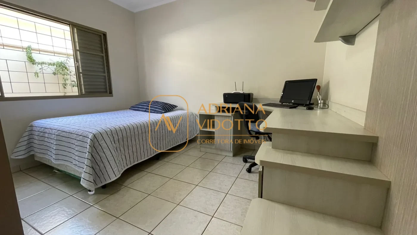 Imagem de Casa à Venda no Condomínio Flamboyants com 3 quartos, sendo 1 suíte e churrasqueira