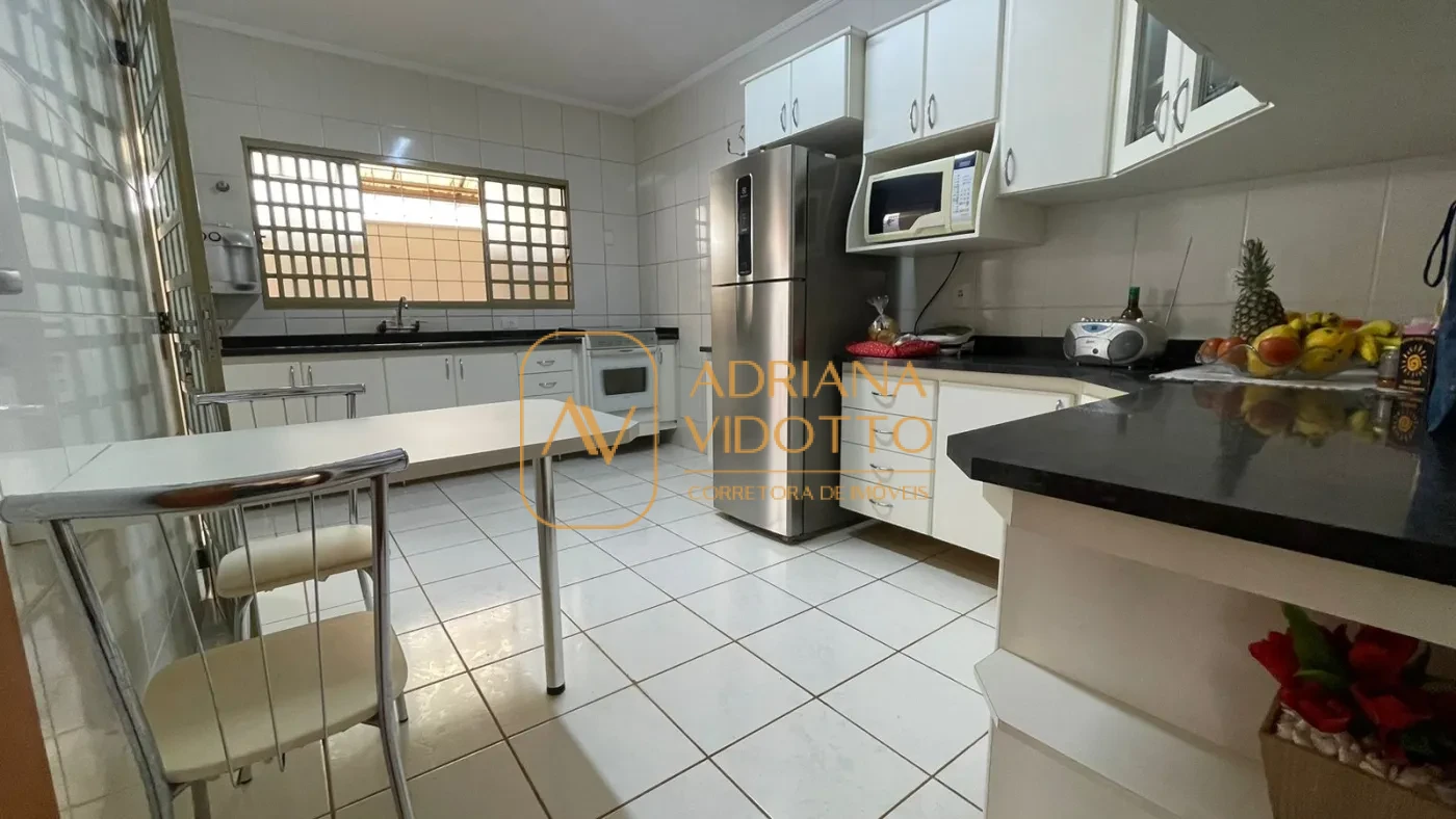 Imagem de Casa à Venda no Condomínio Flamboyants com 3 quartos, sendo 1 suíte e churrasqueira