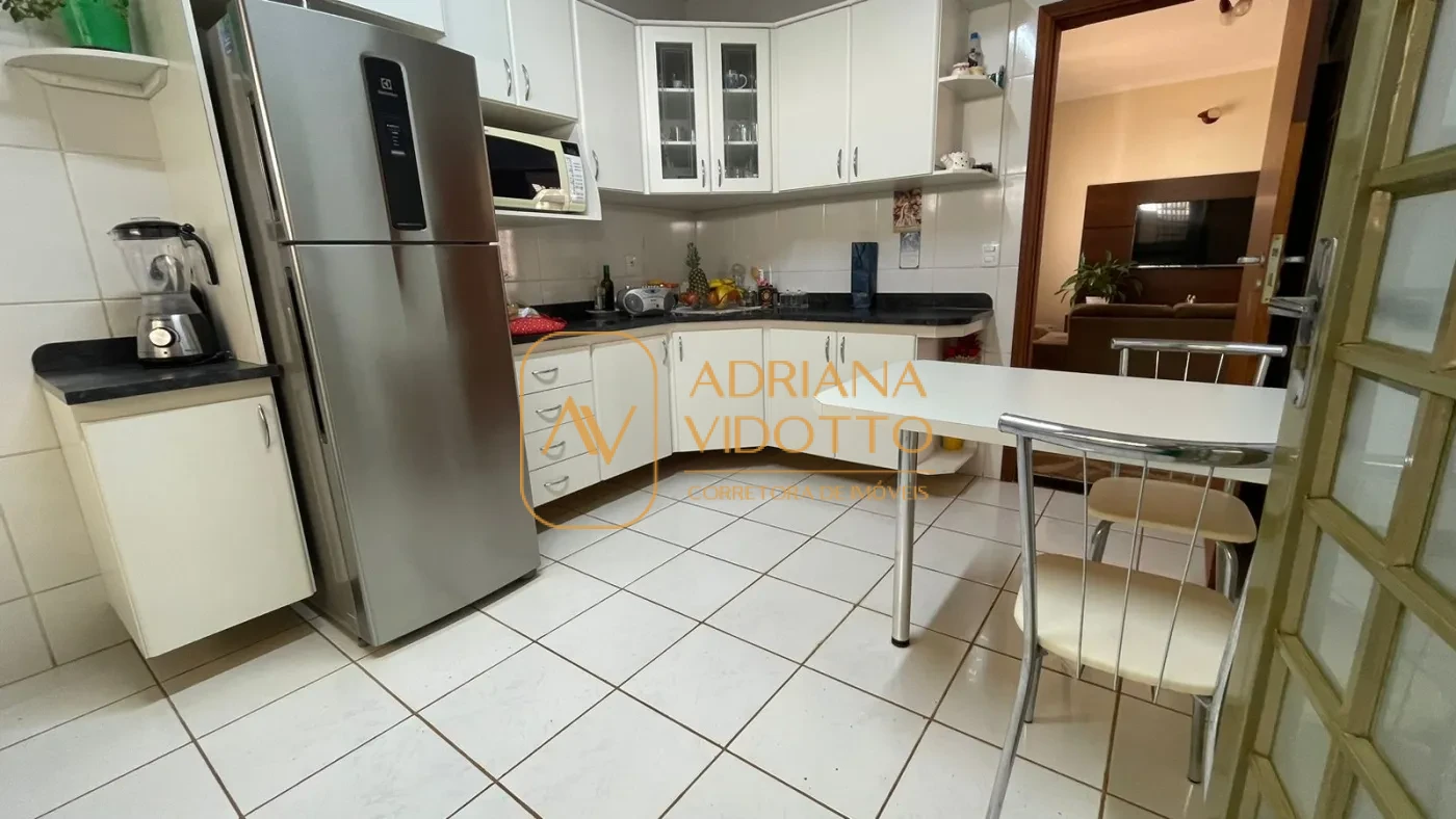 Imagem de Casa à Venda no Condomínio Flamboyants com 3 quartos, sendo 1 suíte e churrasqueira