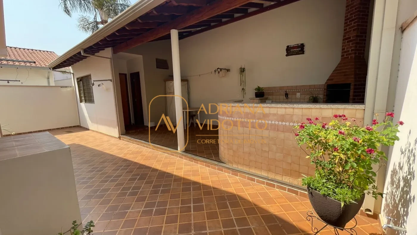 Imagem de Casa à Venda no Condomínio Flamboyants com 3 quartos, sendo 1 suíte e churrasqueira