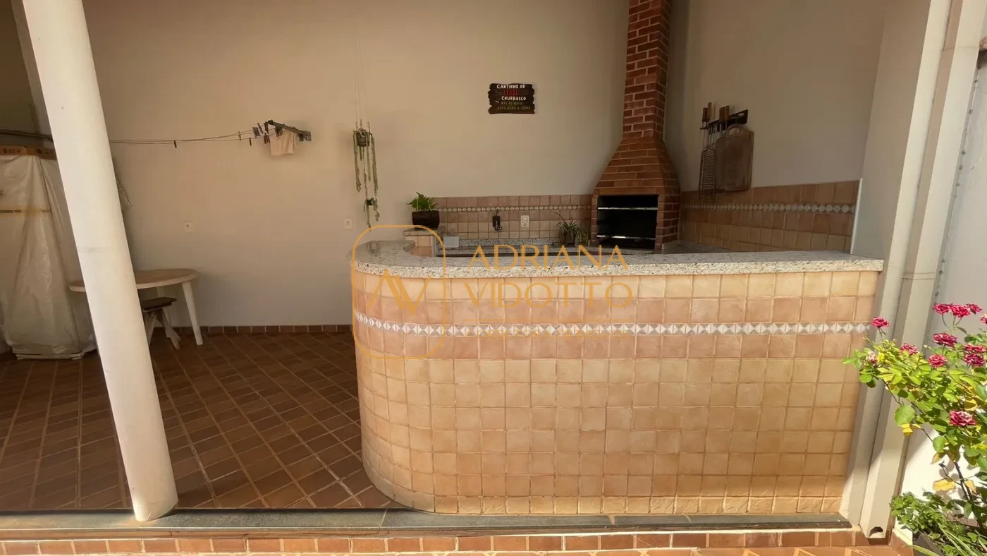 Imagem de Casa à Venda no Condomínio Flamboyants com 3 quartos, sendo 1 suíte e churrasqueira