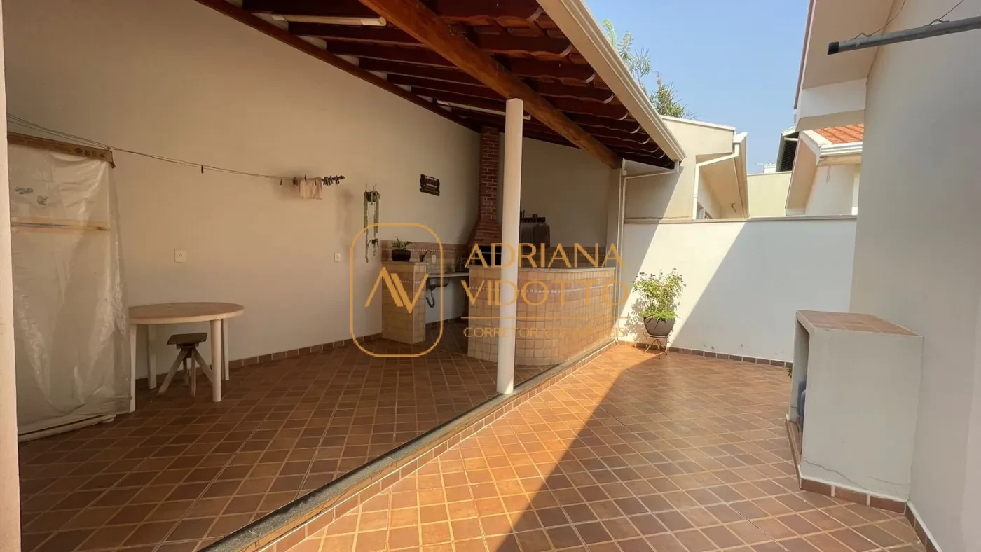 Imagem de Casa à Venda no Condomínio Flamboyants com 3 quartos, sendo 1 suíte e churrasqueira