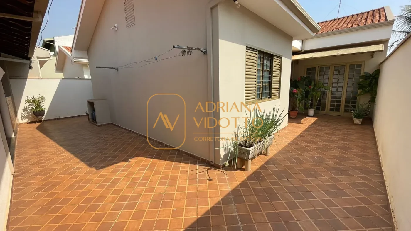 Imagem de Casa à Venda no Condomínio Flamboyants com 3 quartos, sendo 1 suíte e churrasqueira