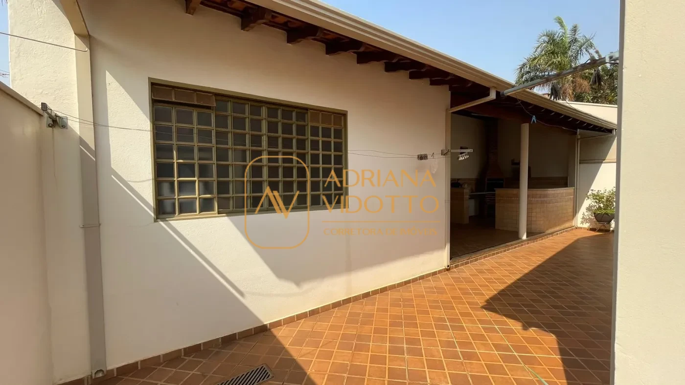 Imagem de Casa à Venda no Condomínio Flamboyants com 3 quartos, sendo 1 suíte e churrasqueira