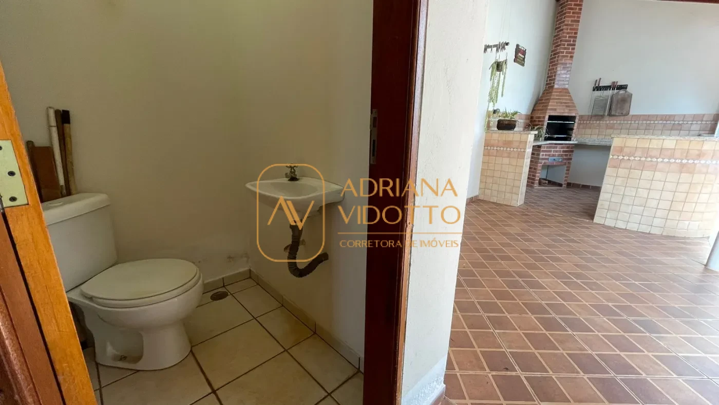 Imagem de Casa à Venda no Condomínio Flamboyants com 3 quartos, sendo 1 suíte e churrasqueira