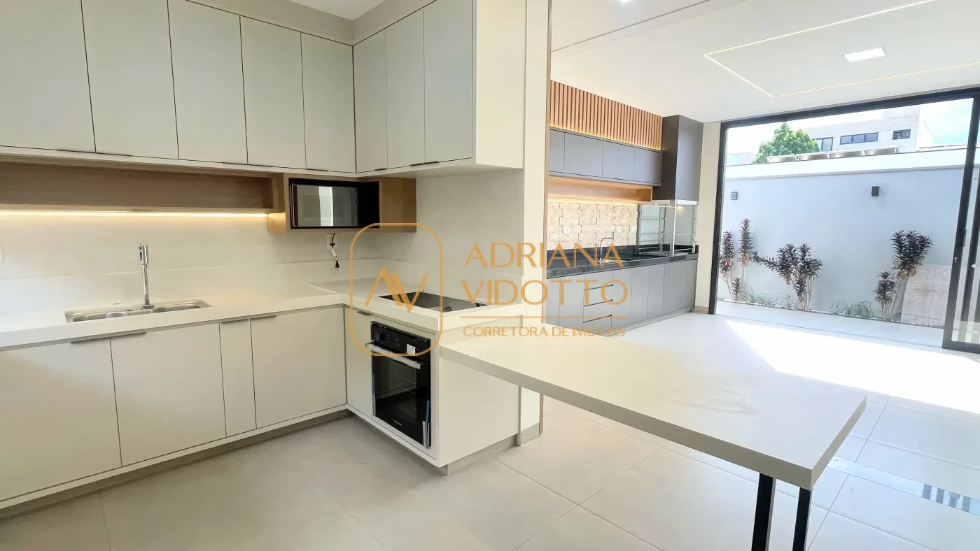 Imagem de CASA EM VILLAGE DAMHA COM 3 SUÍTES, ÁREA GOURMET E ESCRITÓRIO