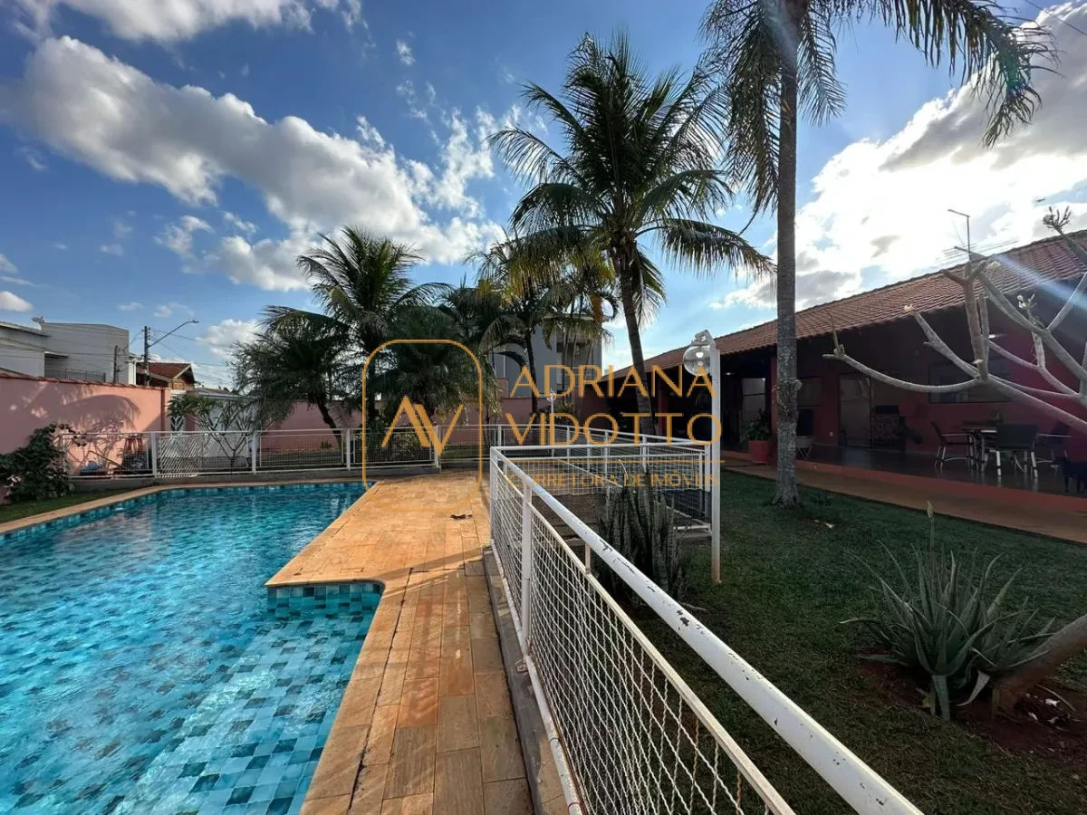 Imagem de Casa à Venda no Condomínio Flamboyants com estilo de chácara com piscina, 3 quartos, e muito quintal