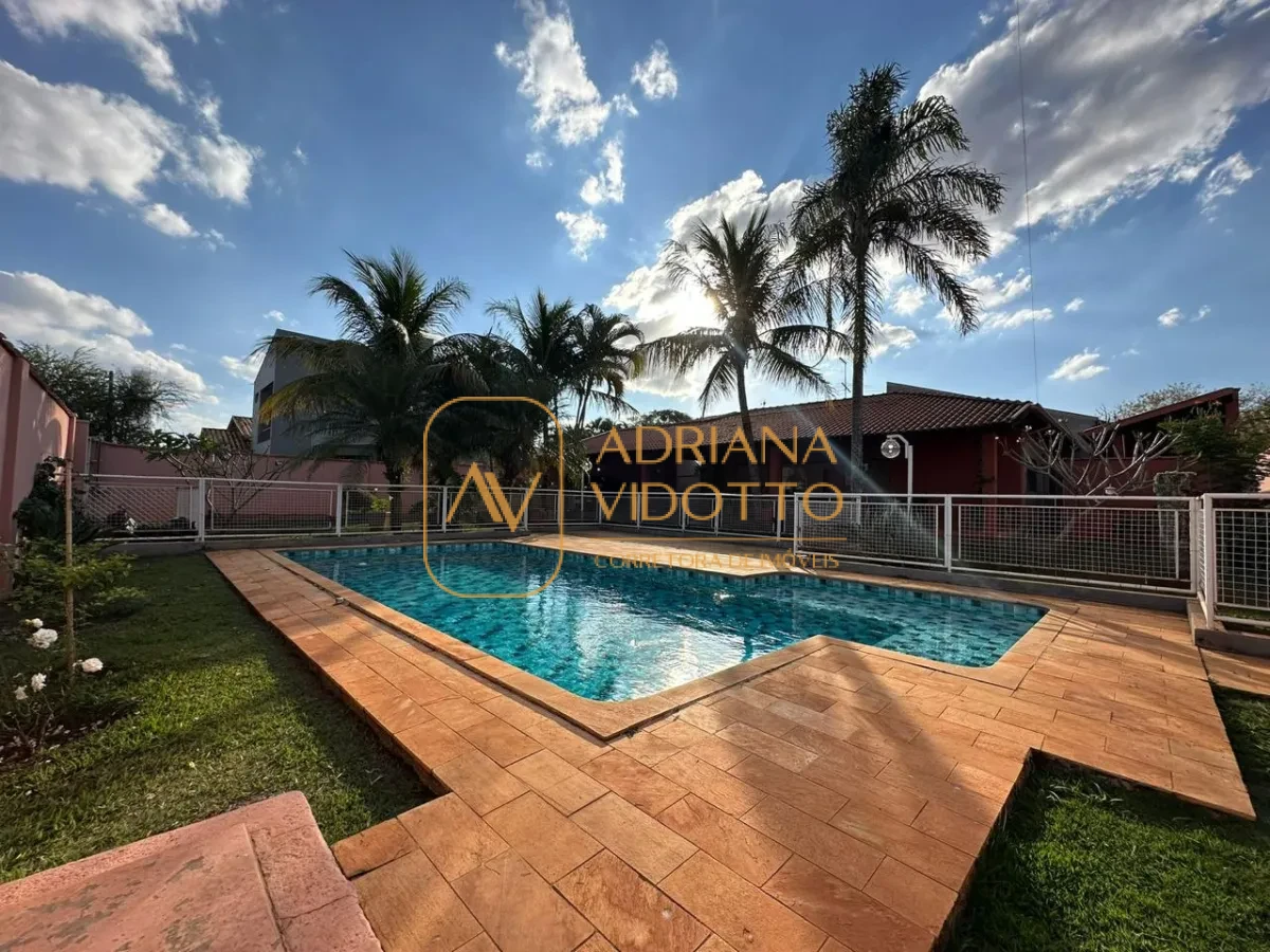 Imagem de Casa à Venda no Condomínio Flamboyants com estilo de chácara com piscina, 3 quartos, e muito quintal