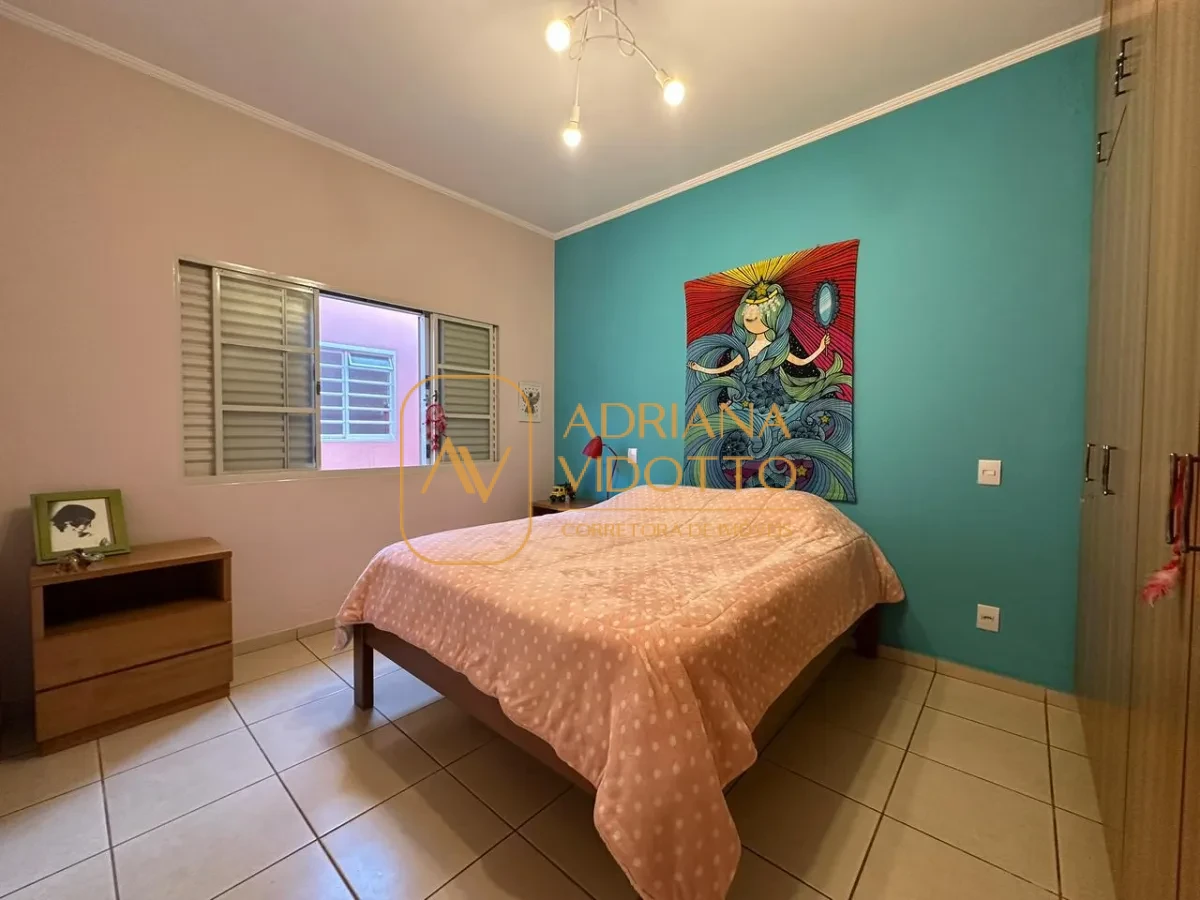 Imagem de Casa à Venda no Condomínio Flamboyants com estilo de chácara com piscina, 3 quartos, e muito quintal