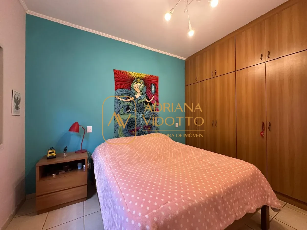 Imagem de Casa à Venda no Condomínio Flamboyants com estilo de chácara com piscina, 3 quartos, e muito quintal