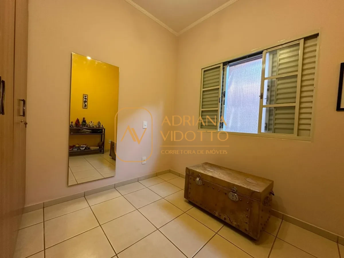 Imagem de Casa à Venda no Condomínio Flamboyants com estilo de chácara com piscina, 3 quartos, e muito quintal