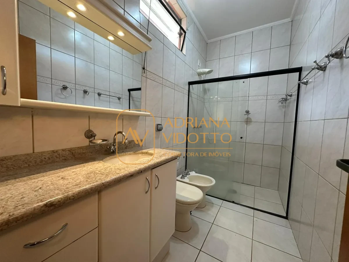 Imagem de Casa à Venda no Condomínio Flamboyants com estilo de chácara com piscina, 3 quartos, e muito quintal