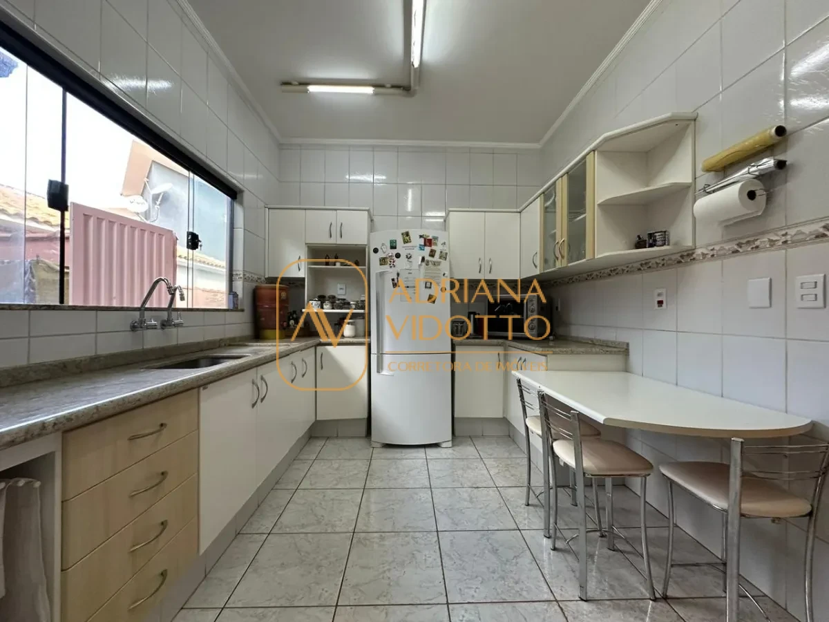 Imagem de Casa à Venda no Condomínio Flamboyants com estilo de chácara com piscina, 3 quartos, e muito quintal