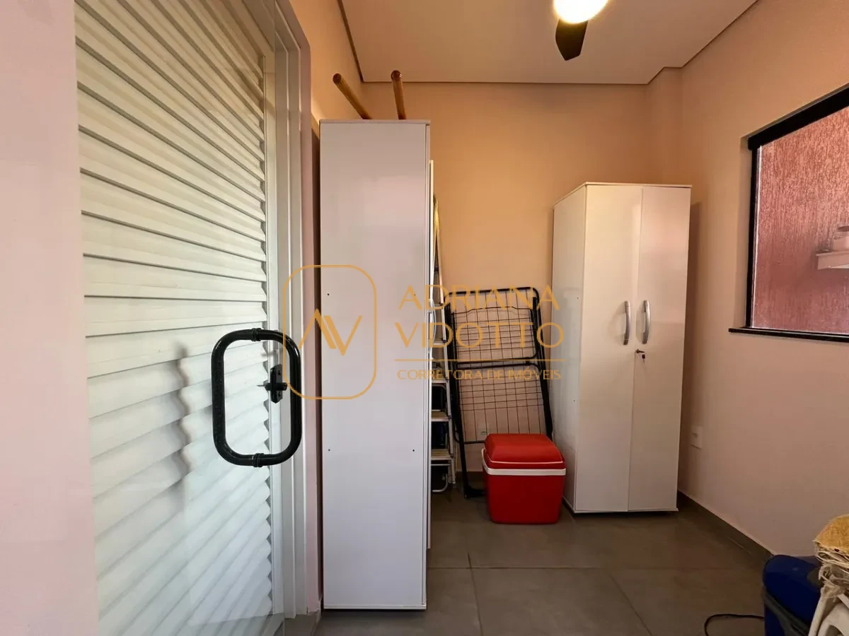 Imagem de Casa à Venda no Condomínio Flamboyants com estilo de chácara com piscina, 3 quartos, e muito quintal