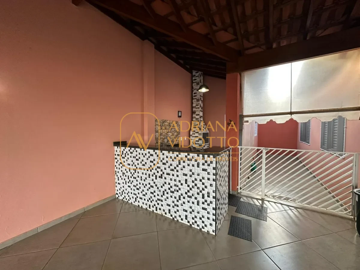 Imagem de Casa à Venda no Condomínio Flamboyants com estilo de chácara com piscina, 3 quartos, e muito quintal