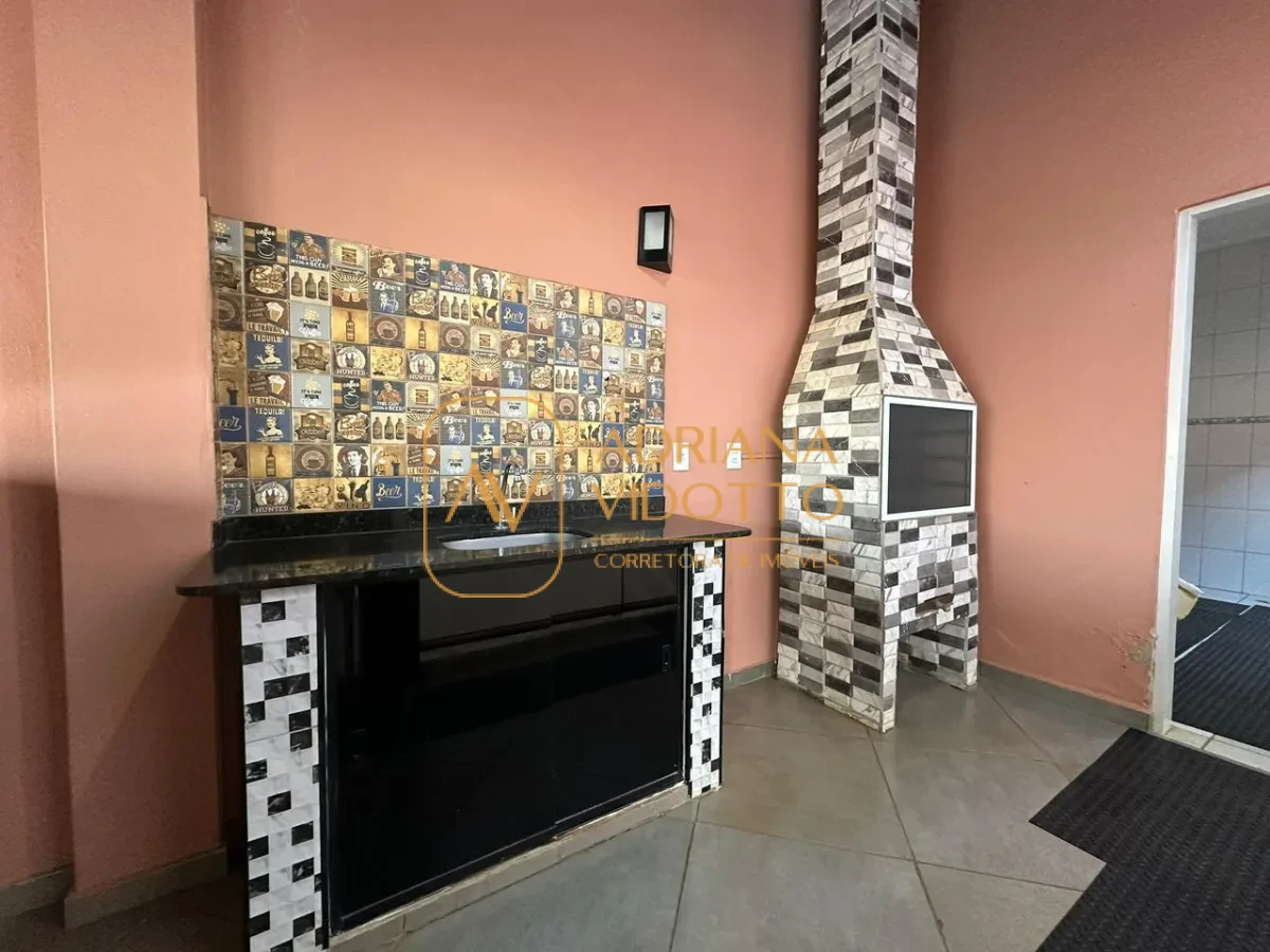 Imagem de Casa à Venda no Condomínio Flamboyants com estilo de chácara com piscina, 3 quartos, e muito quintal