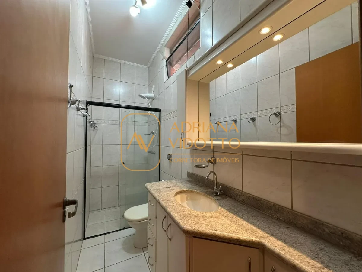 Imagem de Casa à Venda no Condomínio Flamboyants com estilo de chácara com piscina, 3 quartos, e muito quintal